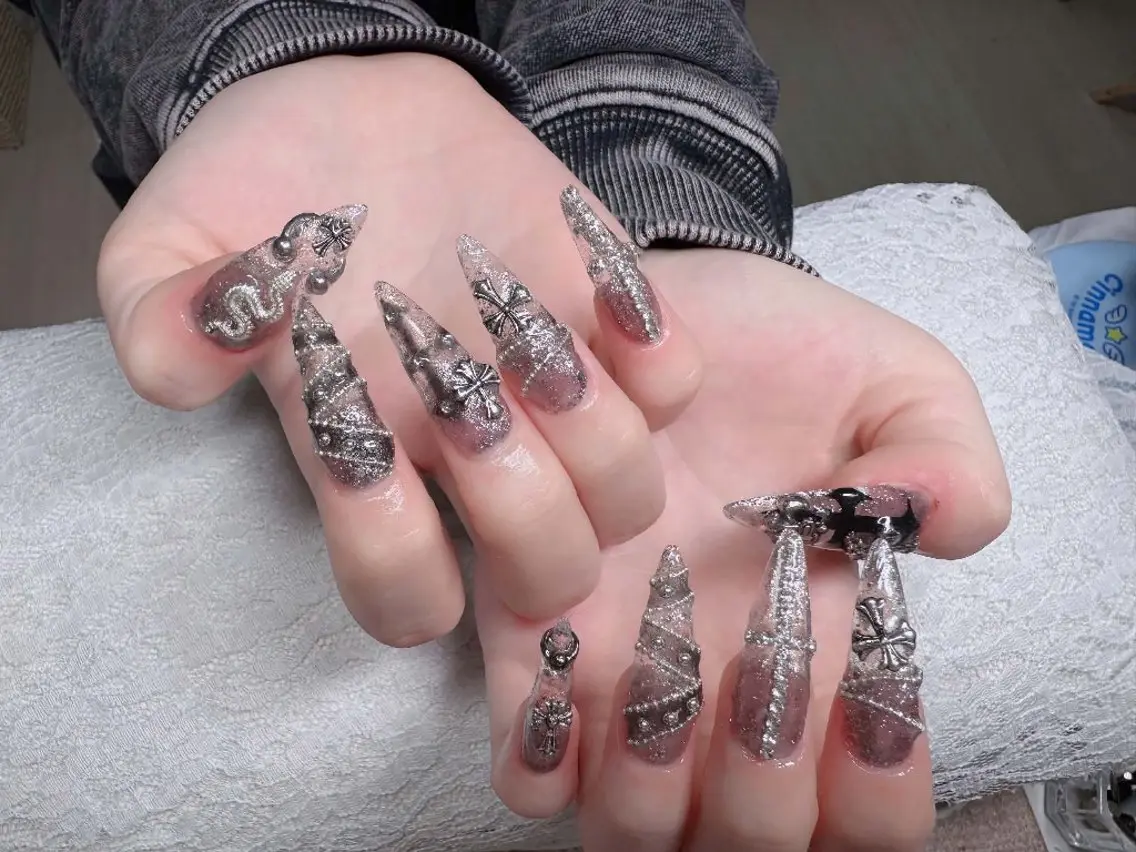 ネイル チークネイル フレンチネイル キラキラネイル 韓国ネイル マグネットネイル ハンドネイル Buruberii hbaby nailのネイルデザイン