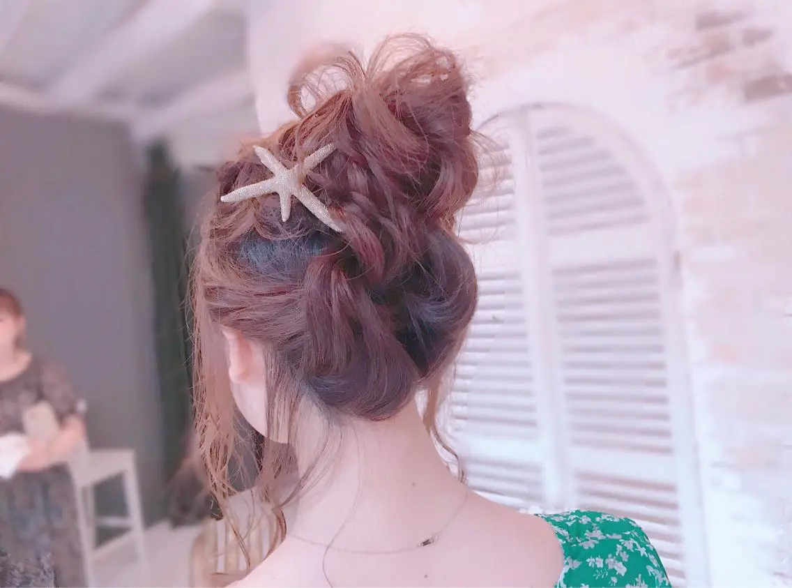ヘアアレンジ お団子ヘア YUI𓍯エクステ /ニュアンスカラーのヘアスタイル