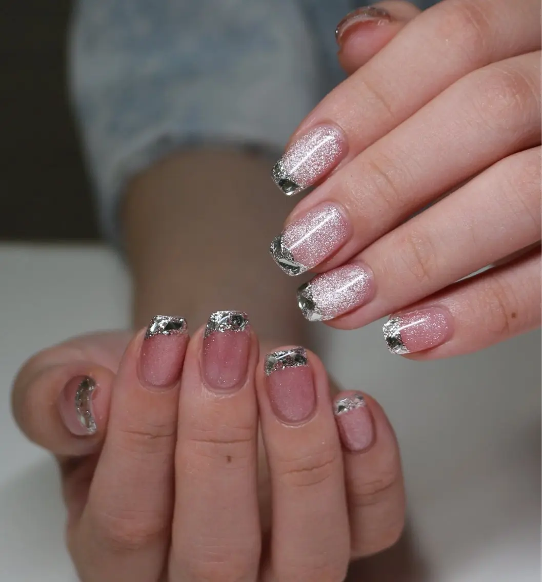 ネイル フレンチネイル ガラスフレンチ キラキラネイル マグネットネイル シルバー ハンドネイル Baku Nailsのネイルデザイン