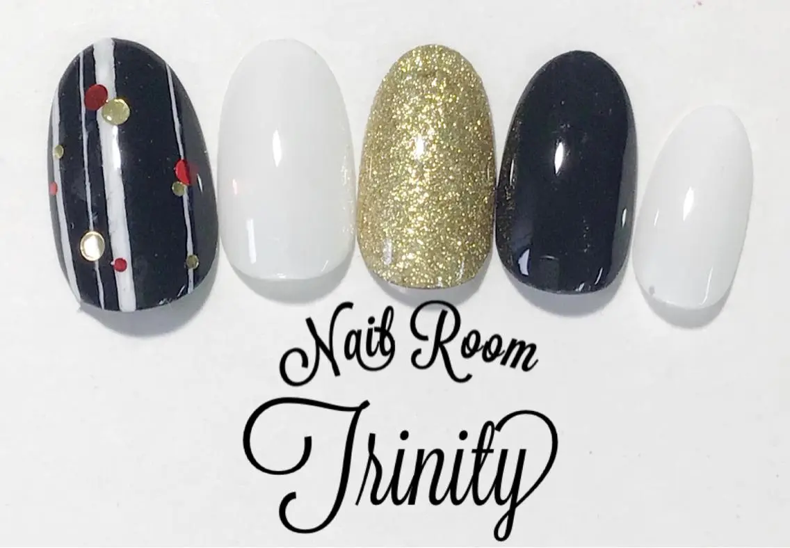 ネイル ハンドネイル Trinity ネイリストスタッフのネイルデザイン