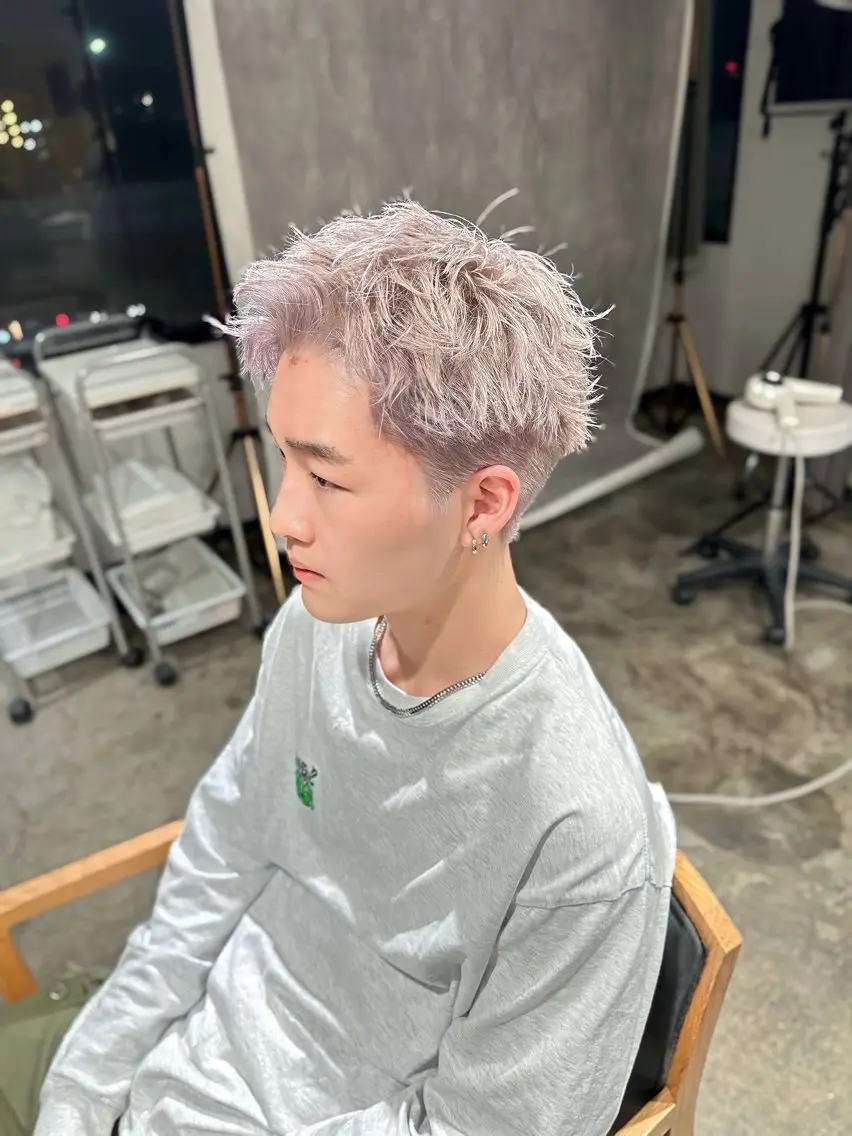 メンズ メンズハイトーン メンズパーマ スパイキーショート カット ヘアカラー トリートメント 骨格補正施術/メンズ 専門美容師/YUYAのヘアスタイル