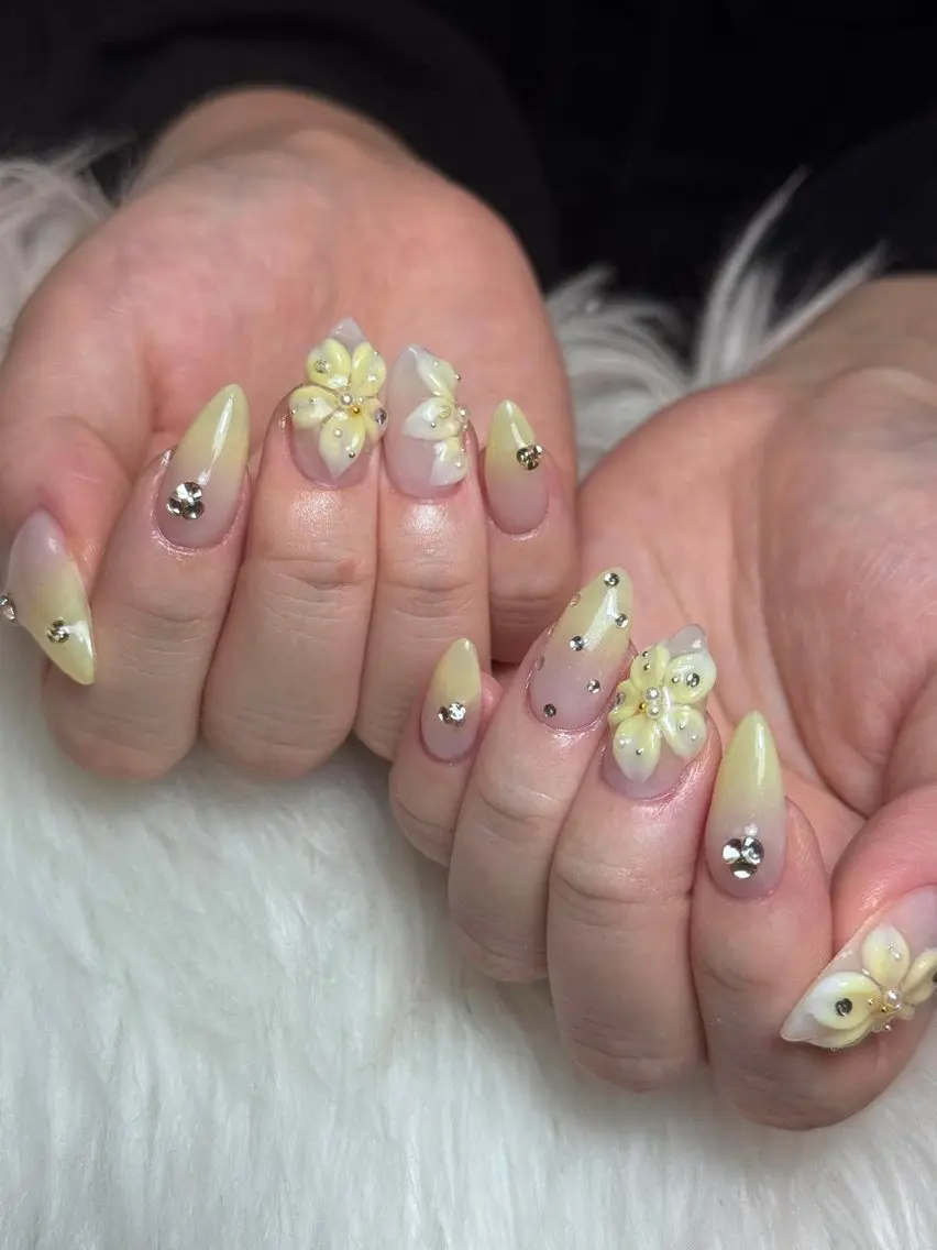 ネイル チークネイル ハート ホログラムネイル ミラーネイル ニュアンスネイル ハンドネイル Nie Nail Shinokuboのネイルデザイン