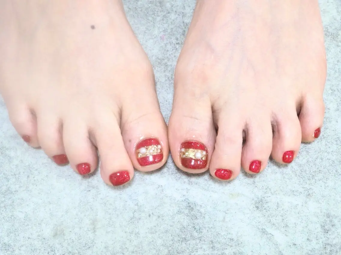 オフあり/フットネイル🦶🏻/親指2本アート💍【土日祝➕550円】の写真