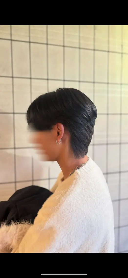 カラー メンズ 黒髪 ブルーカラー ブルーブラック ヘアカラー ELLE&SALLY Tamoriのヘアスタイル