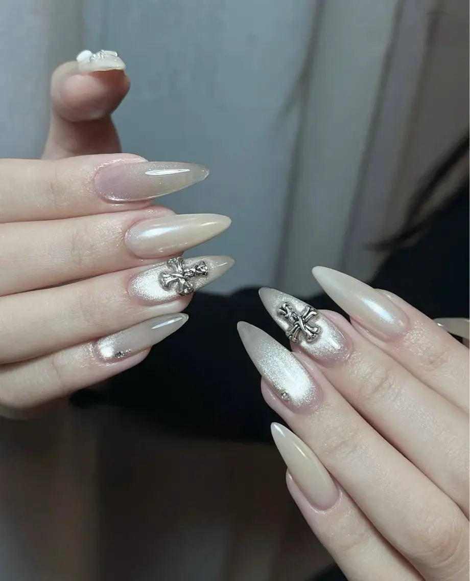 ネイル フレンチネイル キラキラネイル マグネットネイル ミラーネイル ニュアンスネイル ハンドネイル Tira Nailのネイルデザイン