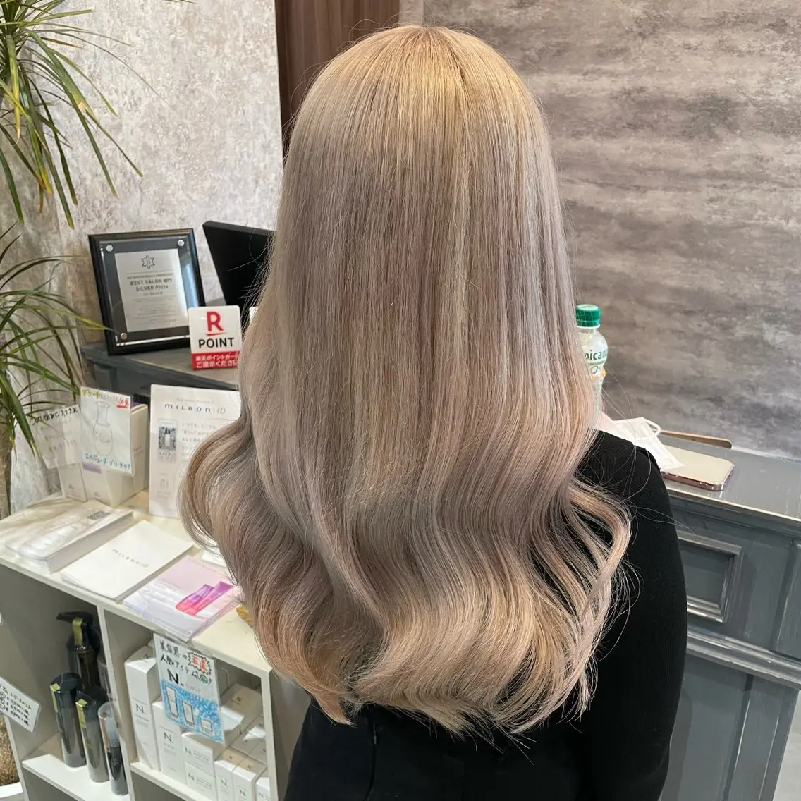 カラー 牧野 夏子のヘアスタイル