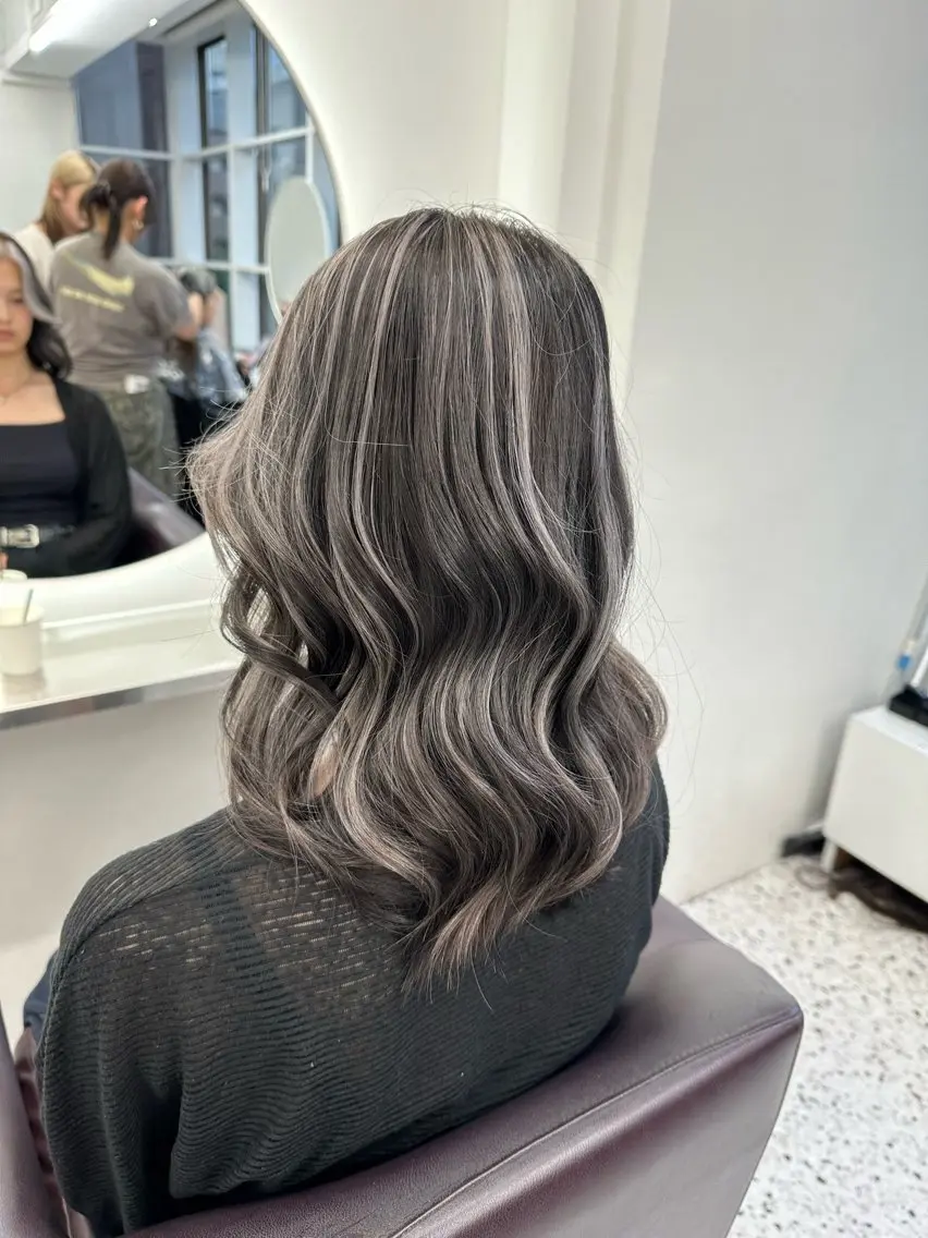 ミディアム カラー ヘアカラー トリートメント 垢抜けレイヤーカラー ✨yudai✨のヘアスタイル
