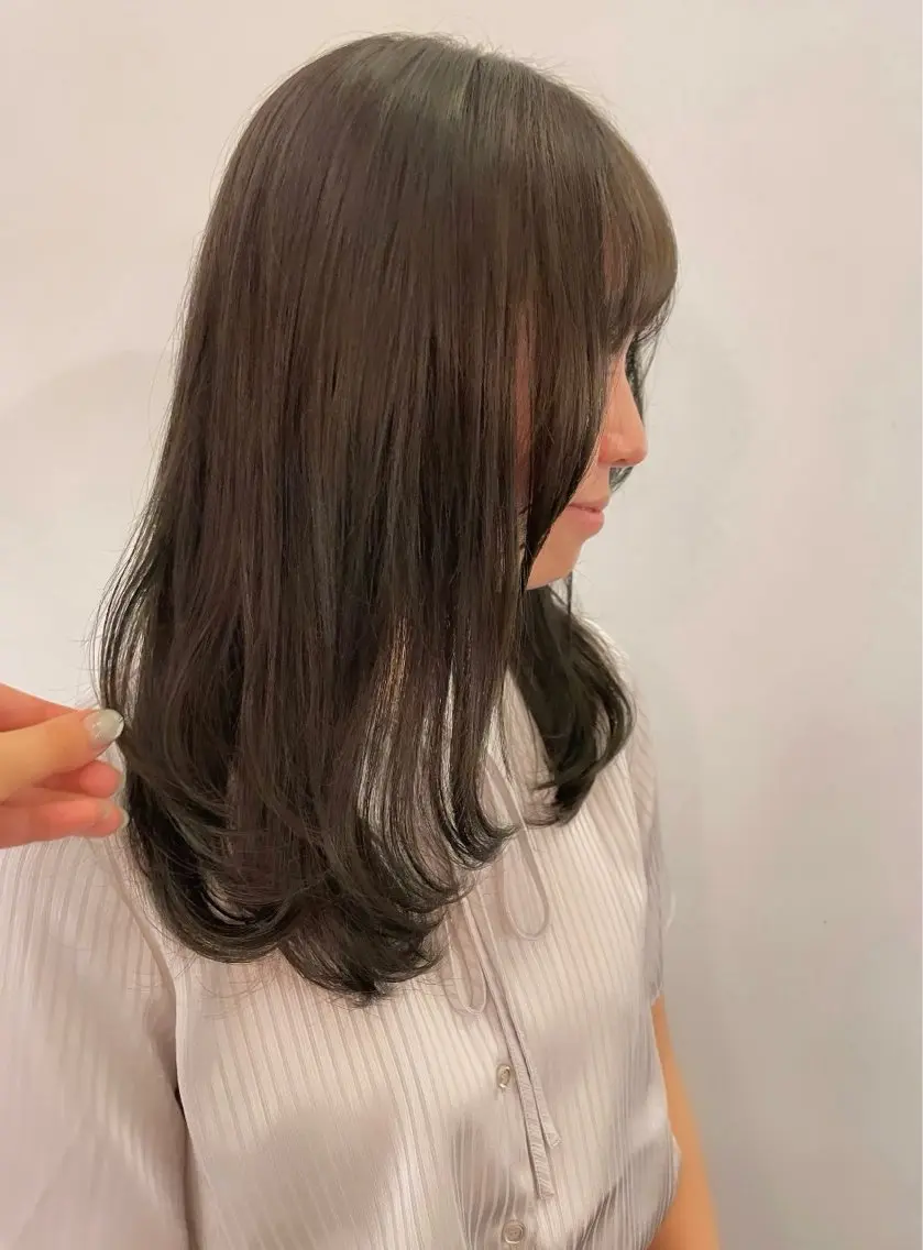 セミロング カラー ベージュカラー オリーブベージュ レイヤーカット 韓国ナチュラル・ ベージュ/落合夏希のヘアスタイル