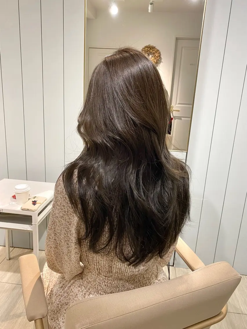 ロング カラー グレージュ オリーブカラー オリーブグレージュ オリーブグレー 髪質改善 カット ヘアカラー トリートメント 韓国風レイヤーカット 💎髪質改善"yuiのヘアスタイル