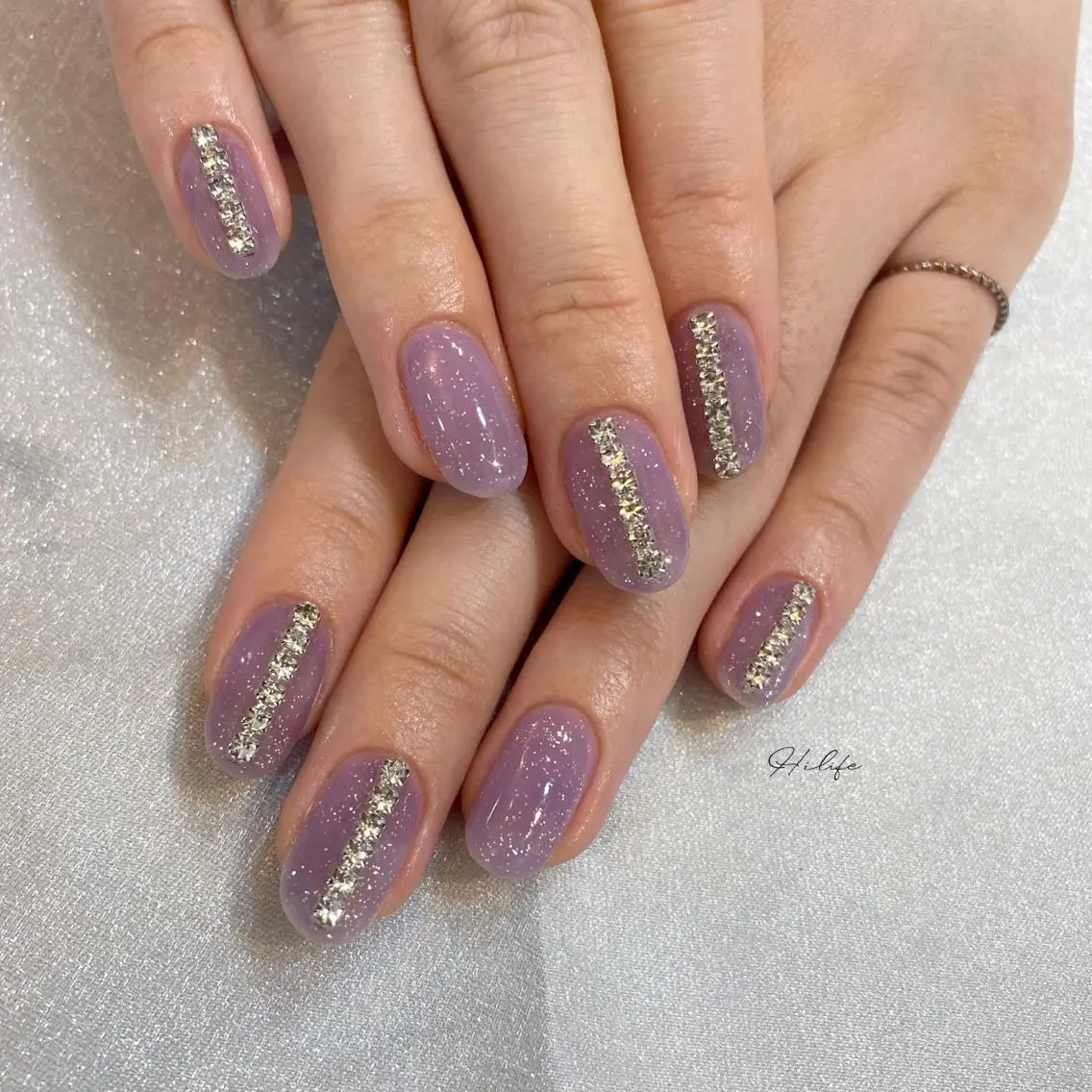 ネイル ラメ(グリッター) パープル ストーンネイル ネイルチップ ハンドネイル Nail Adore.のネイルデザイン