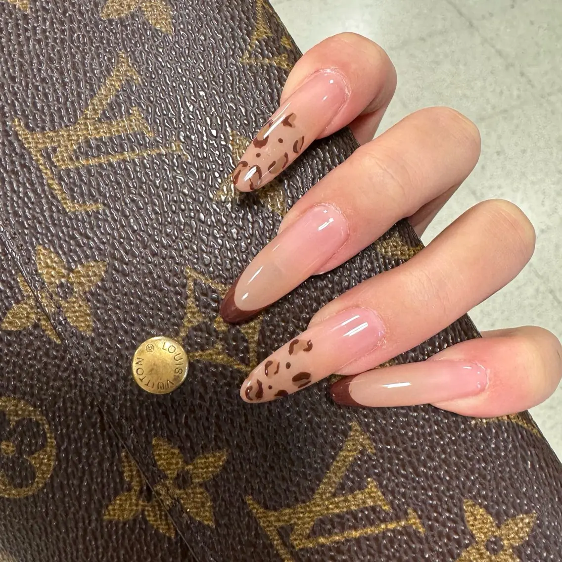 ネイル アートネイル オーロラネイル チークネイル フレンチネイル ガラスフレンチ ハンドネイル 🎀YooLi Nail salonのネイルデザイン
