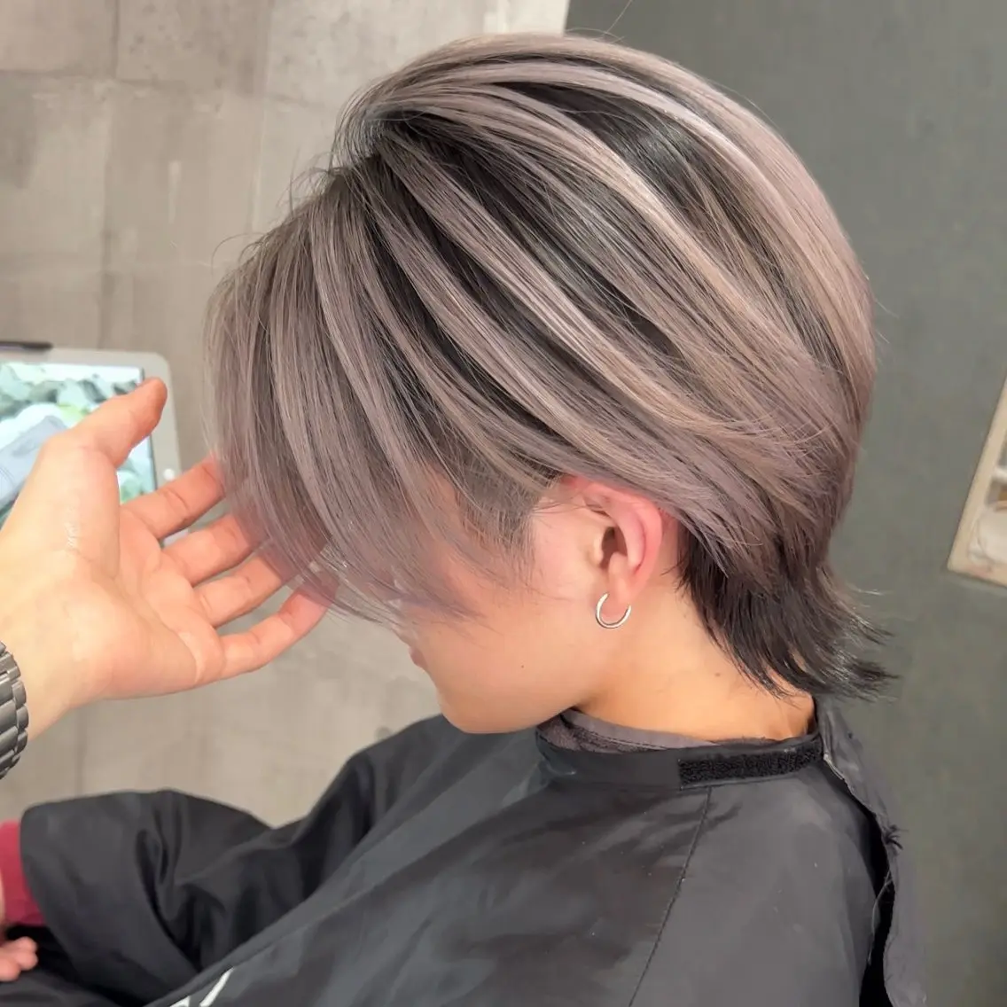 ミディアム レイヤーカット メンズ縮毛矯正 🎖アジマ リョオのヘアスタイル