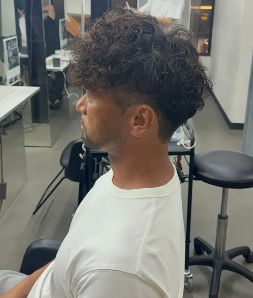 ショート パーマ メンズ スペインカール くせ毛 パーマ ウチダ🦖 メンズカラーのヘアスタイル