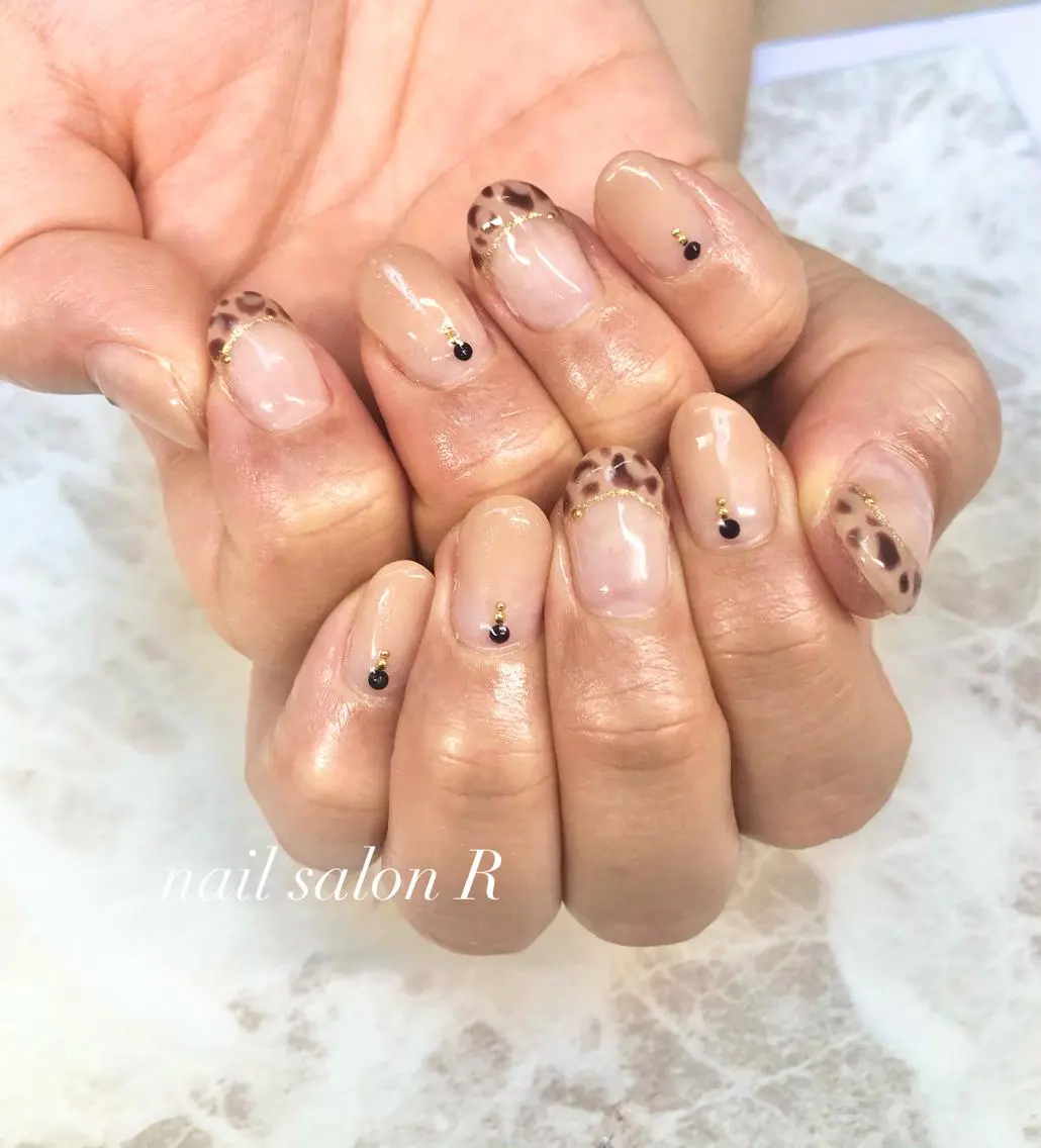 ネイル アニマル柄 フレンチネイル nail salon Rのネイルデザイン