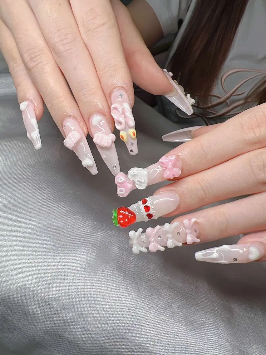 ネイル 長さ出し グラデーション キラキラネイル マグネットネイル ニュアンスネイル ハンドネイル Lee Ainのネイルデザイン