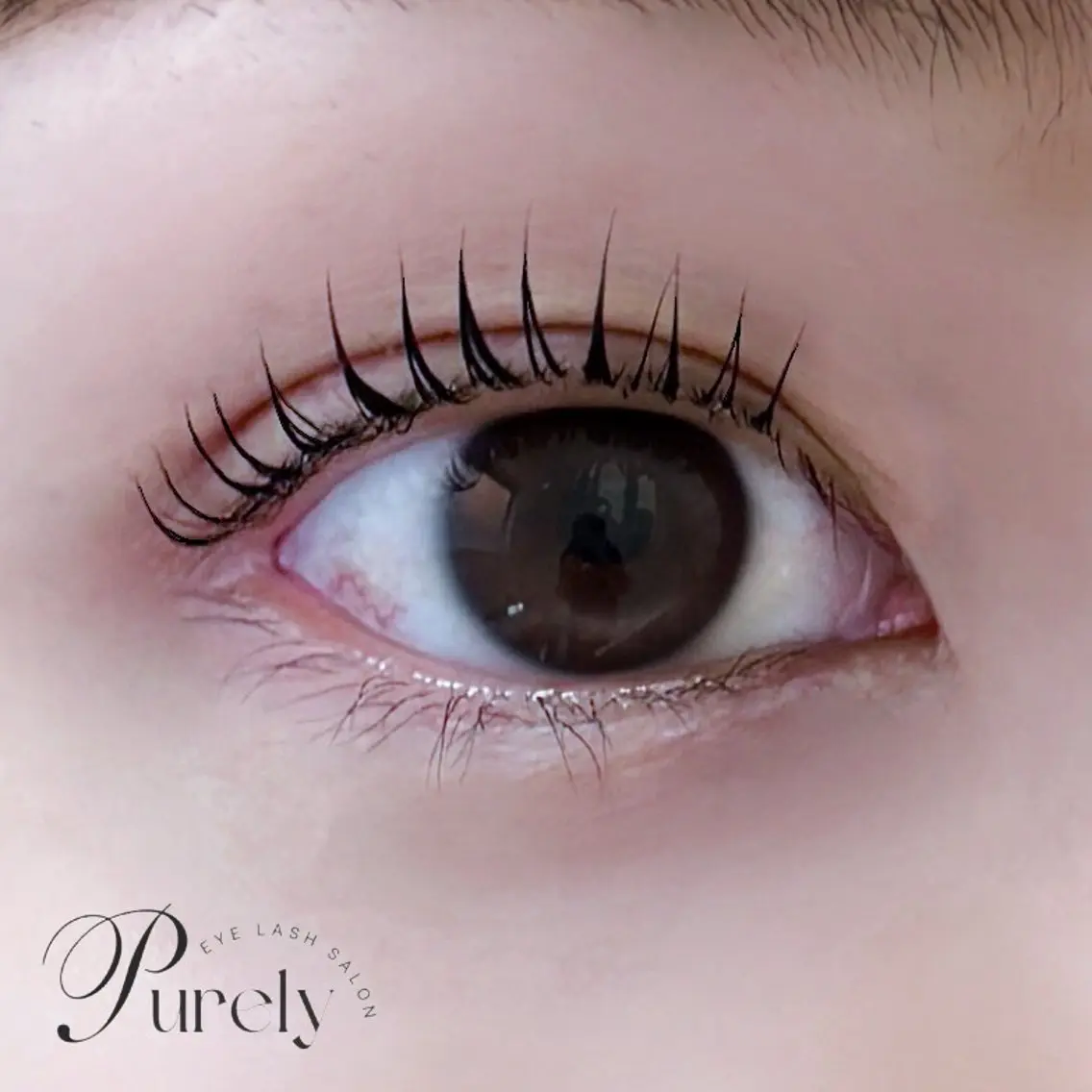 アイブロウ REVE 美容室のヘアスタイル