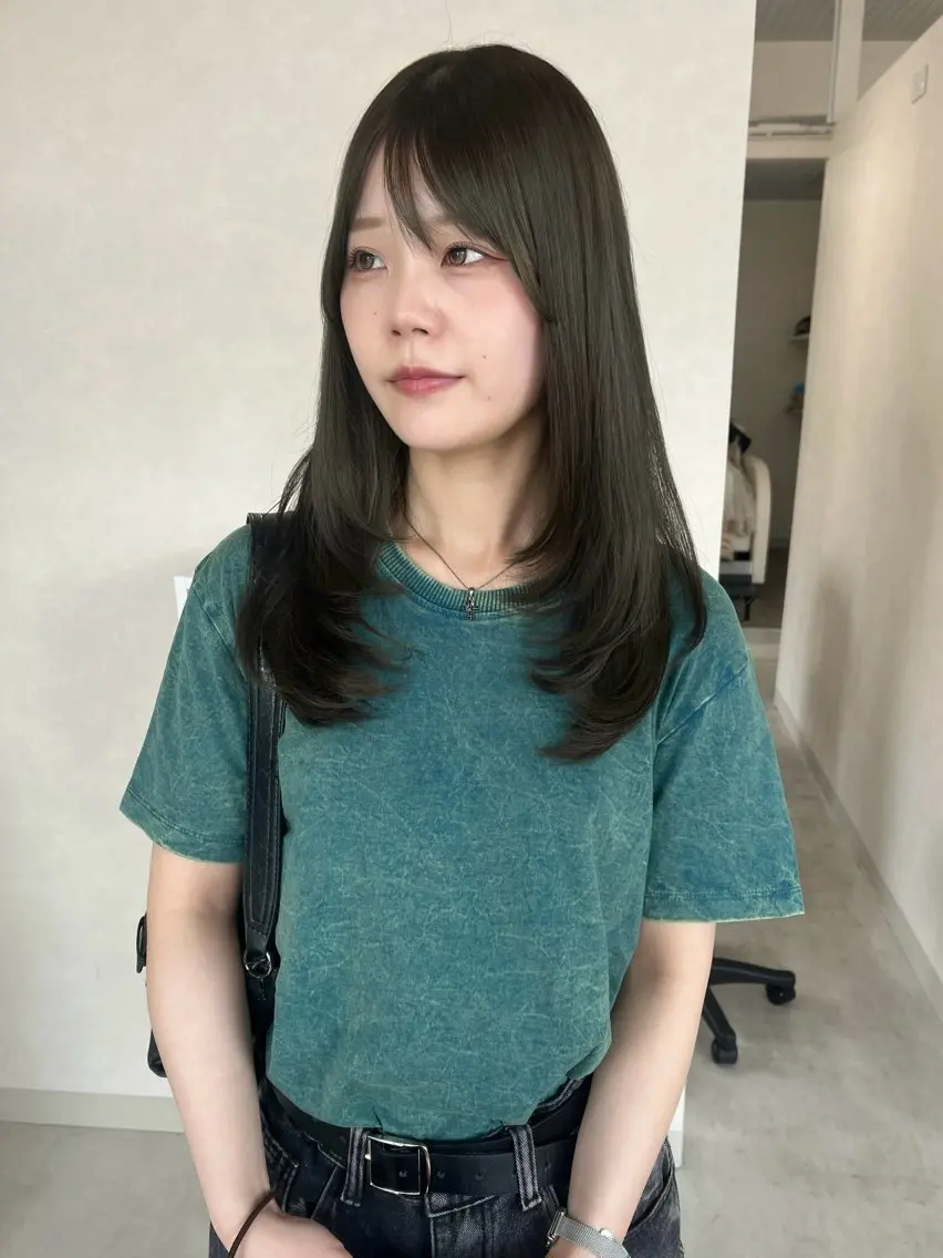 セミロング カラー カット ヘアカラー 長山 茉白のヘアスタイル