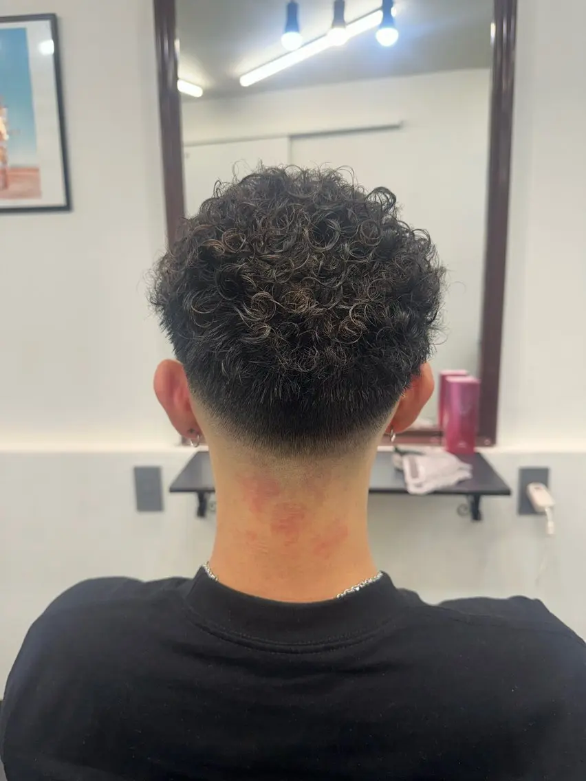パーマ メンズ フェードカット メンズパーマ MOMO 💕💕のヘアスタイル