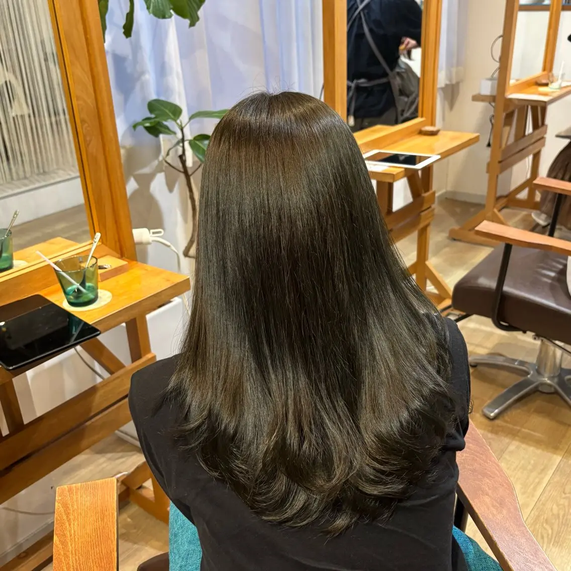 ロング カラー オリーブカラー ヘアカラー トリートメント RINNO🌷透明感 カラー/髪質改善のヘアスタイル