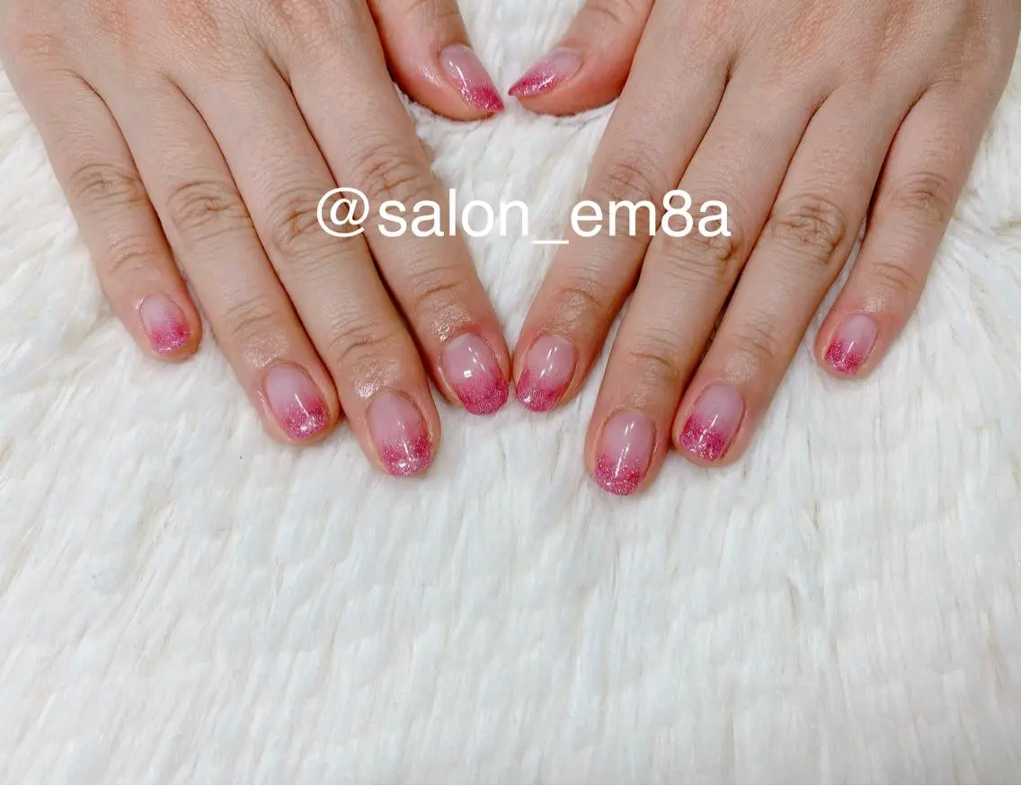 ネイル ジェルネイル グラデーション キラキラネイル バレンタイン salon EM&A emiのネイルデザイン