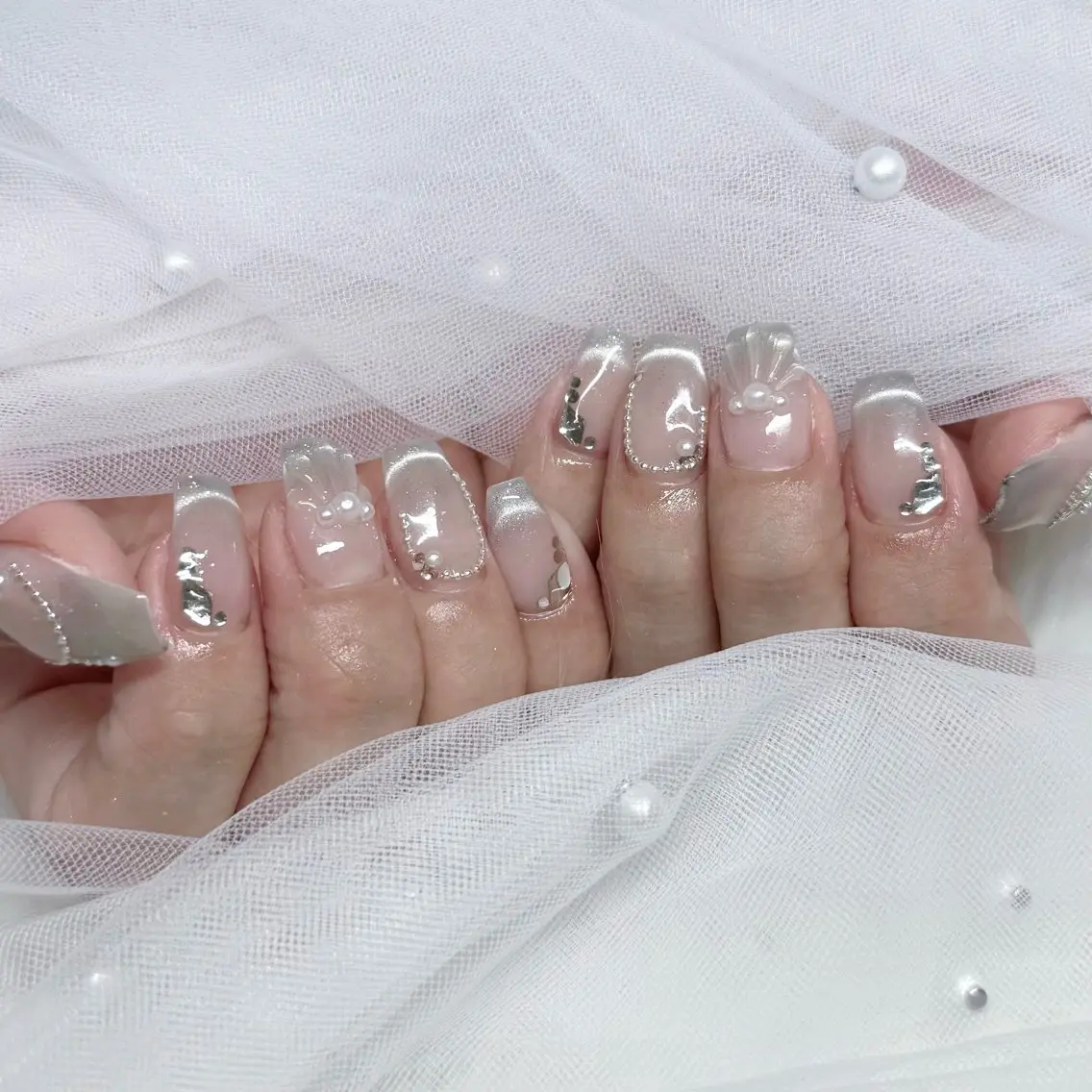 ネイル フレンチネイル マグネットネイル マグネットフレンチ 夏ネイル moca心斎橋 shiori♡のネイルデザイン