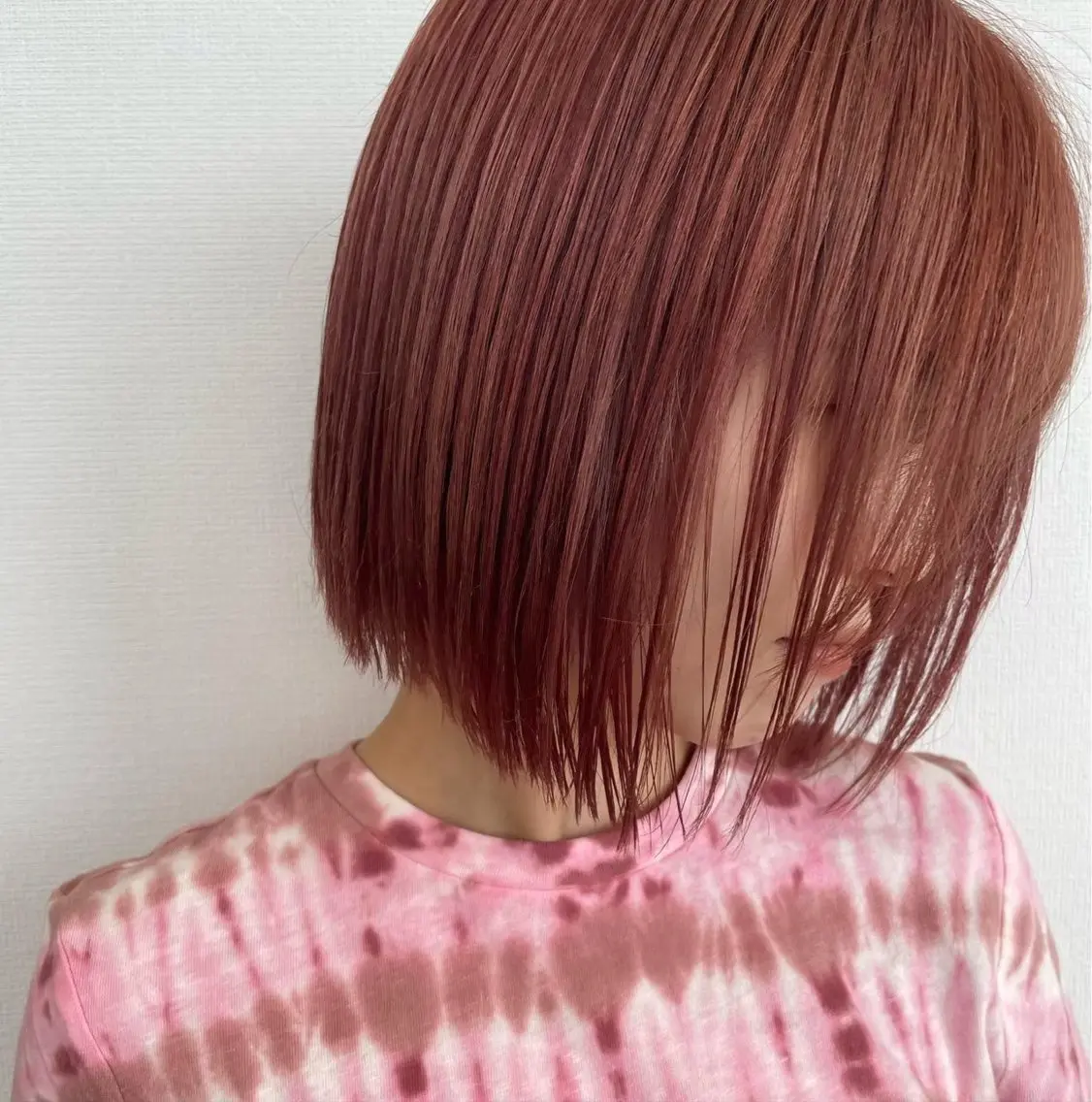 ミディアム カラー ピンクカラー レッドカラー SHOEI／艶カラー /レイヤーカットのヘアスタイル