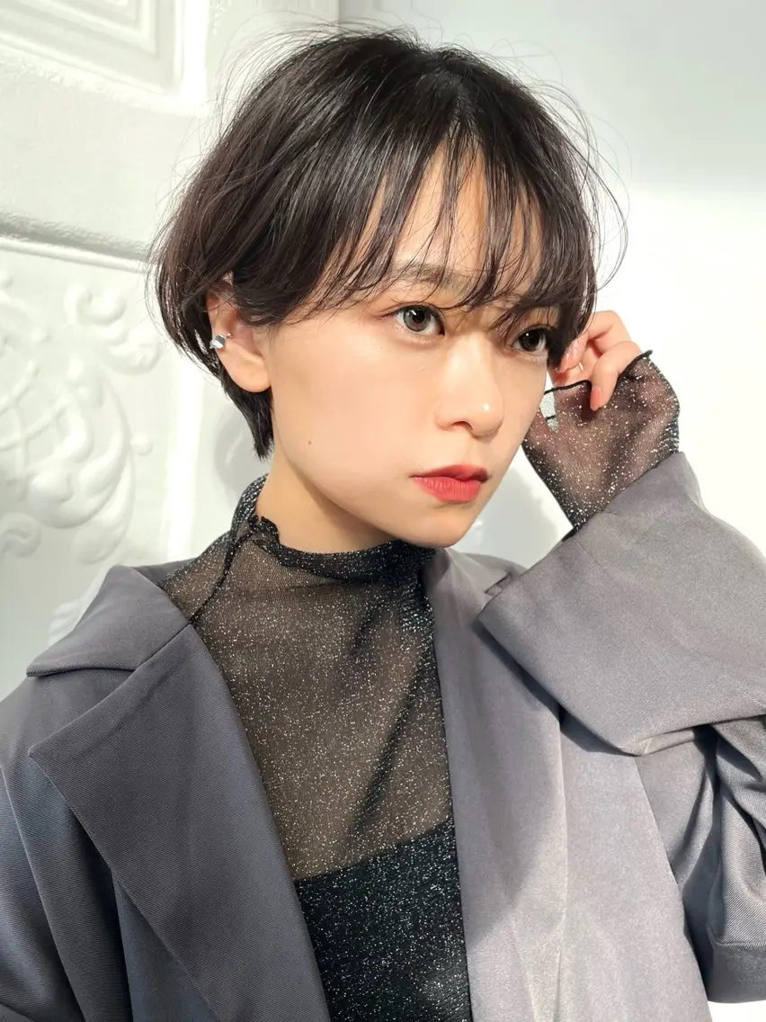 ショート カラー ブラウンカラー ショートヘア レイヤーカット/透 明感カラー/西田祐賀のヘアスタイル