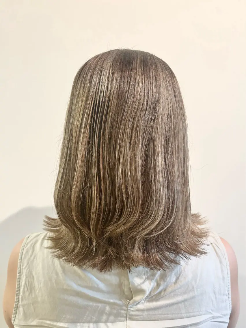 セミロング カラー 古川 琴美のヘアスタイル