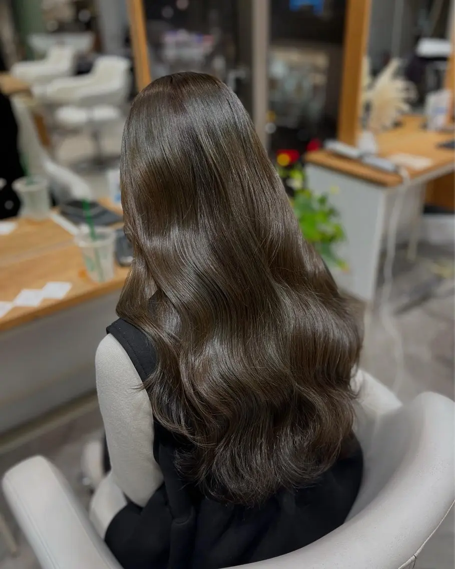 ロング カラー ベージュカラー オリーブベージュ AVANCE. chisatoのヘアスタイル