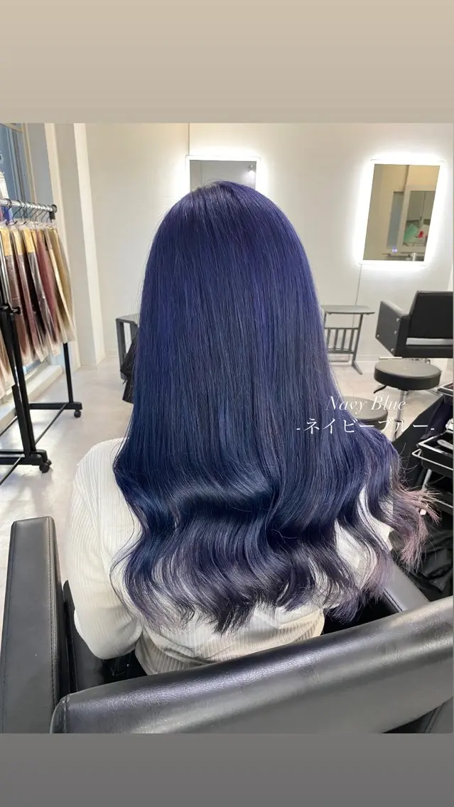 ロング カラー ブルーカラー ダブルカラー ネイビーカラー 大阪ケアブリーチ/ ミルクティーベージュのヘアスタイル