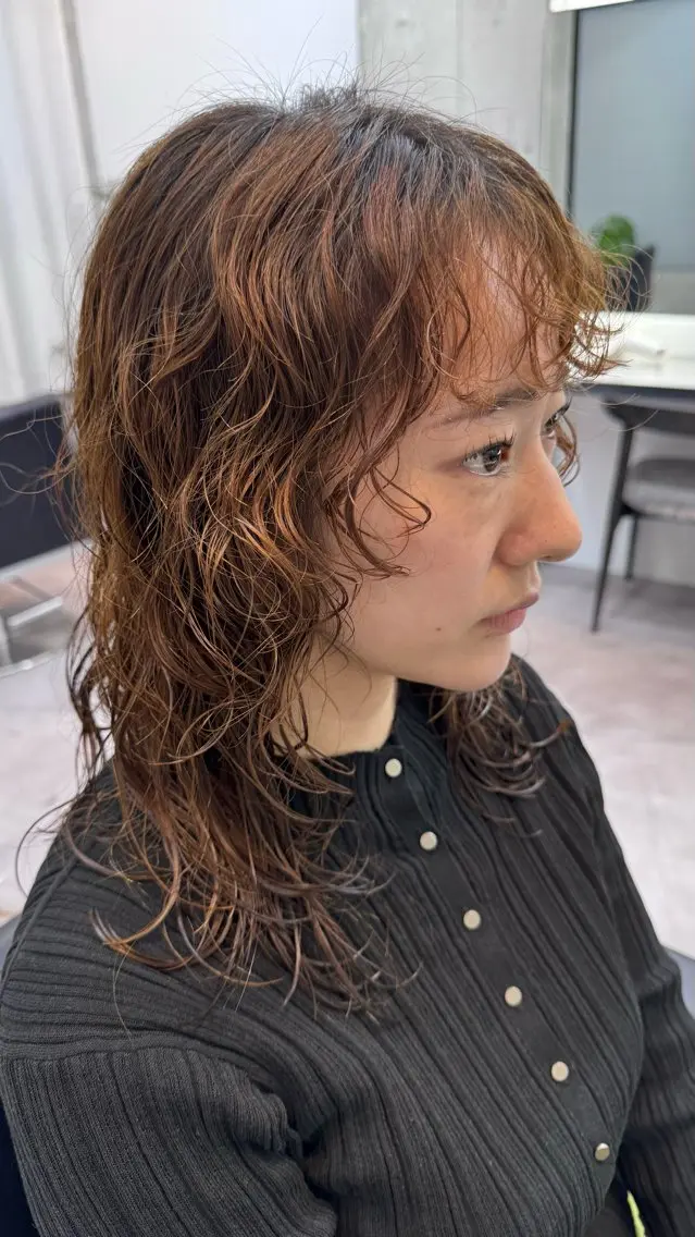 ミディアム パーマ カット パーマ くせ毛風パーマ🪡 hikariのヘアスタイル