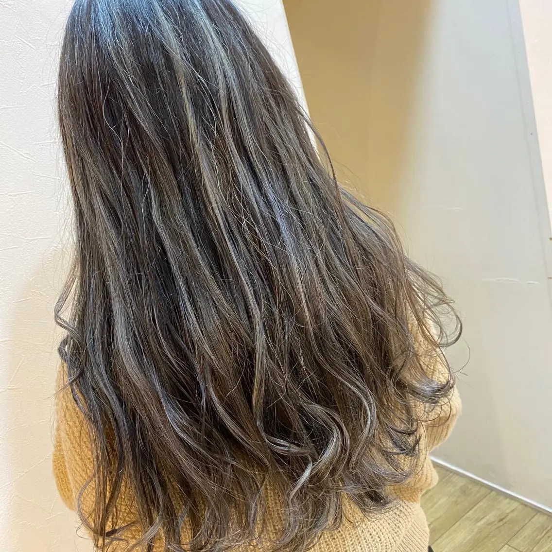 ロング カラー 井手 孔介のヘアスタイル