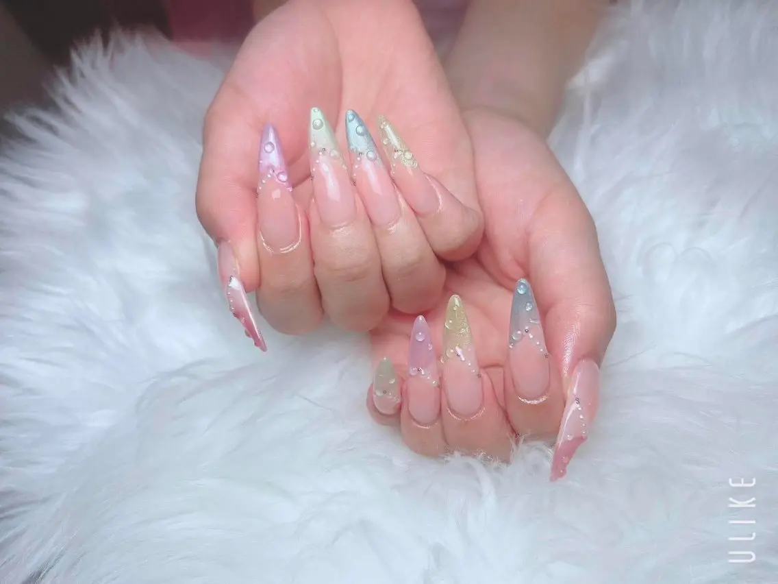 ネイル ブルー 長さ出し グラデーション キラキラネイル 韓国ネイル ハンドネイル Hana Rose Nailのネイルデザイン