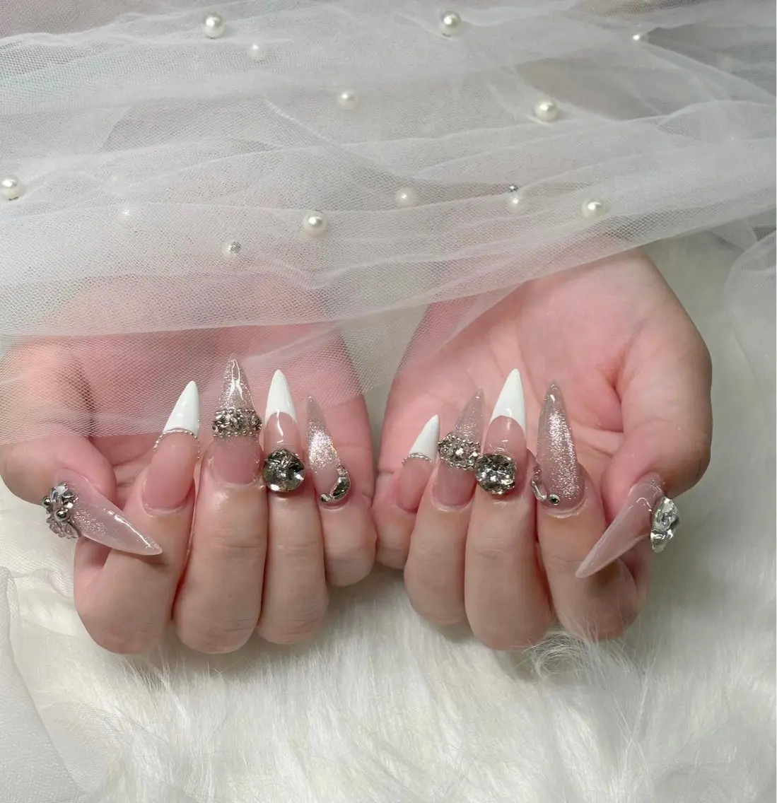 ネイル フレンチネイル ジェルネイル 韓国ネイル マグネットネイル 持ち込み ハンドネイル Royal Nail-RINAのネイルデザイン