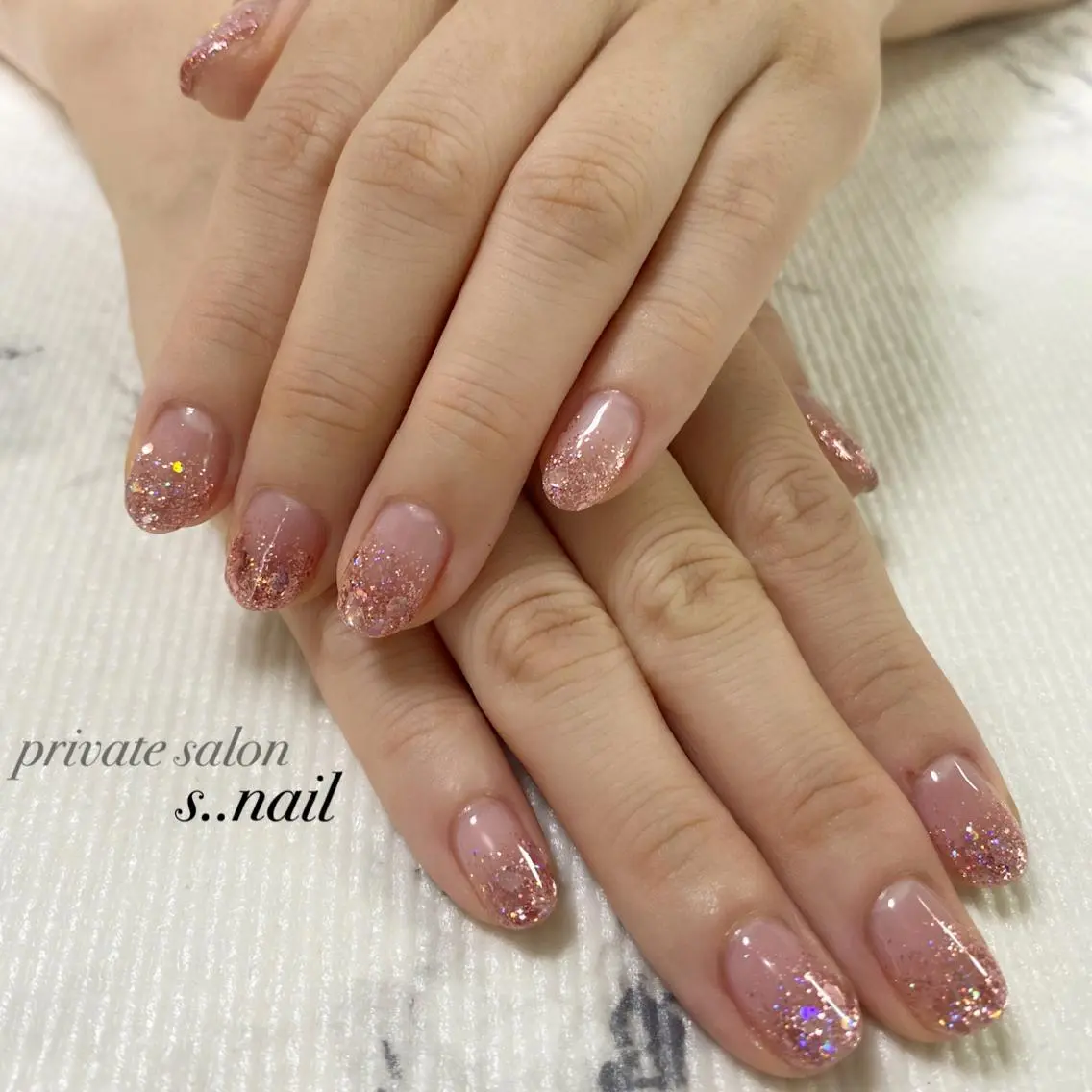 ネイル オーロラネイル ラメ(グリッター) ピンク ハンドネイル フットネイル s..nail / MORITAのネイルデザイン