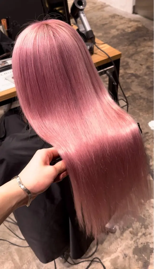 カラー 黒染め落とし ムラ修正　ハイトーンのヘアスタイル