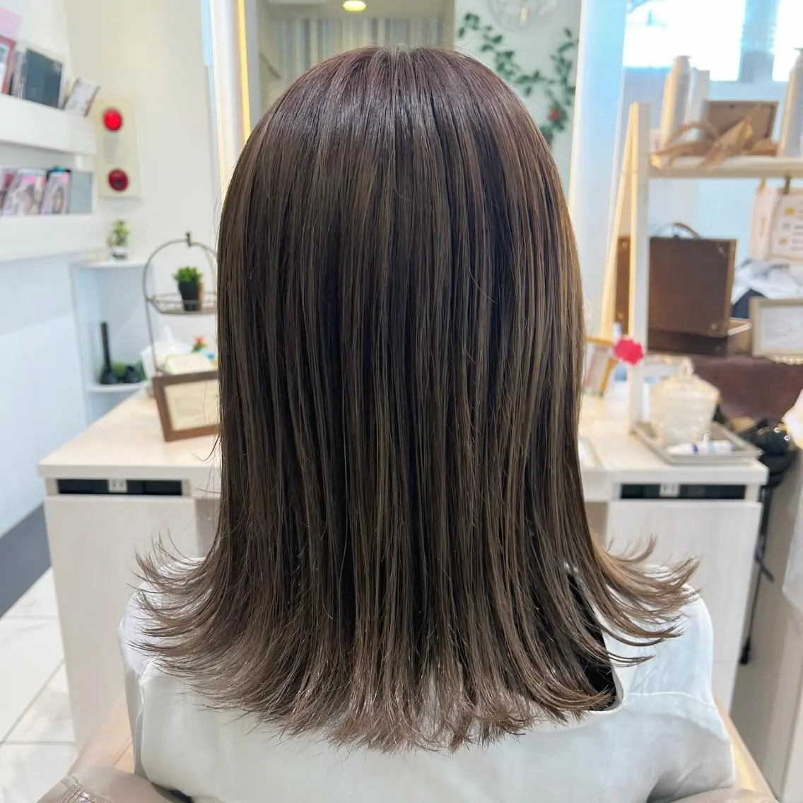 ミディアム ボブ 外ハネヘア 三箇島陽香/髪質改善 クロスパーマ縮毛矯正のヘアスタイル