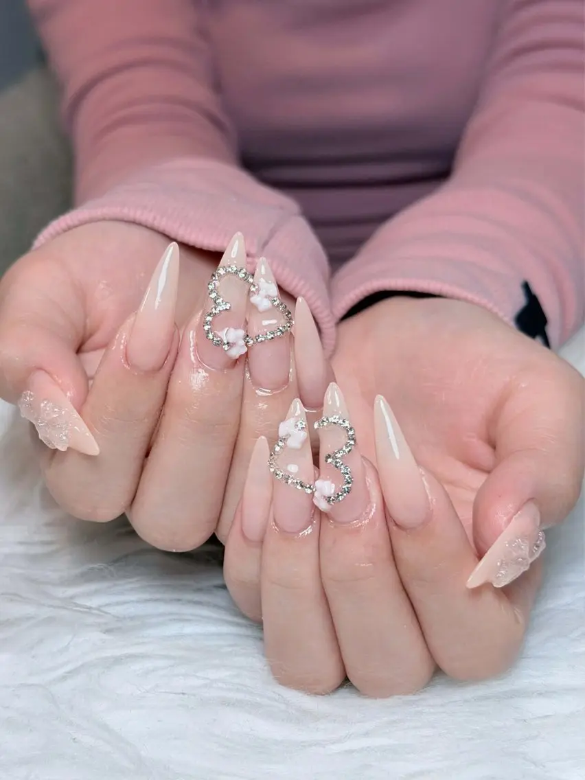 ネイル チークネイル ドット フレンチネイル グラデーション ハート ハンドネイル Julli NailStudioのネイルデザイン