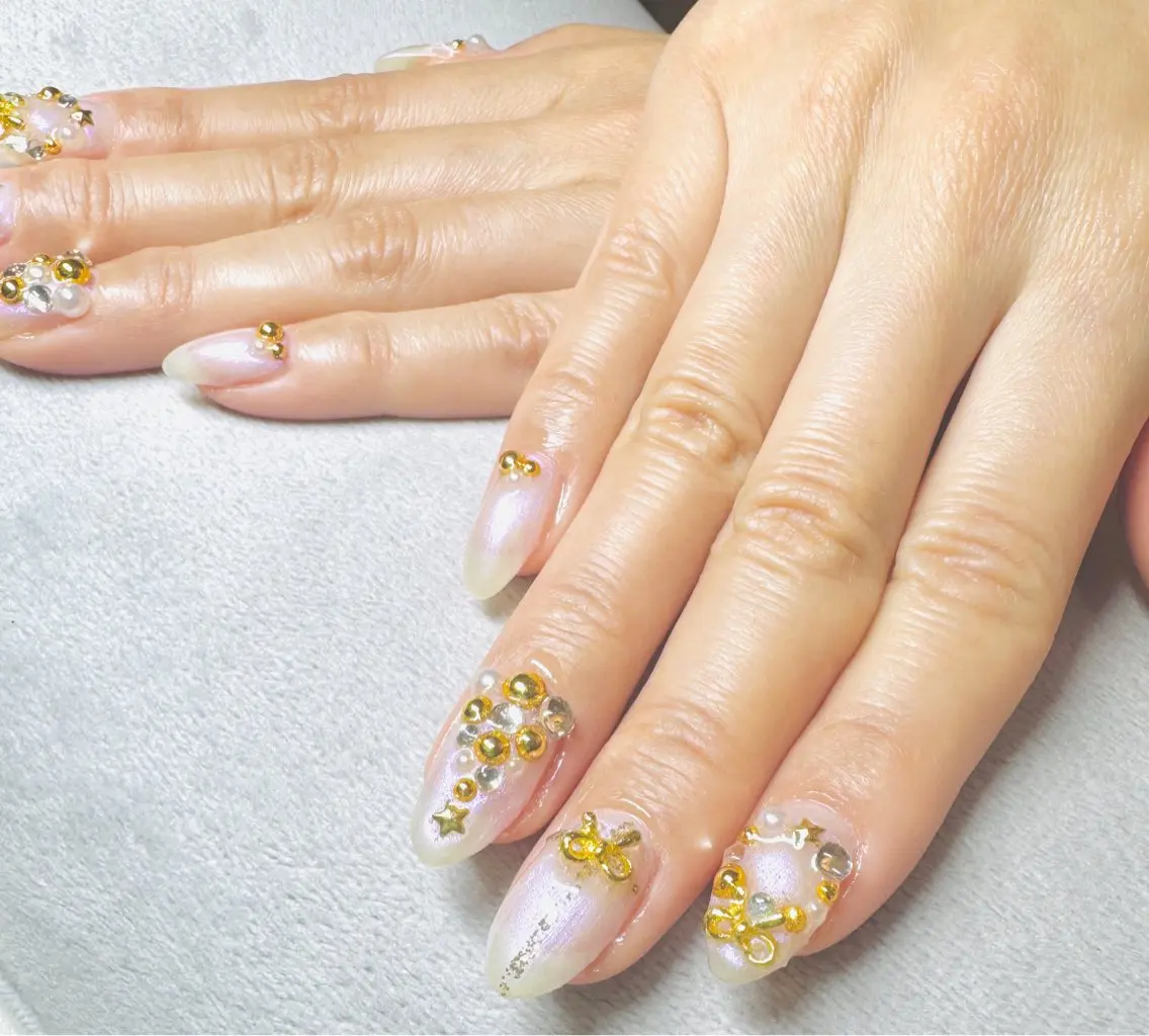 ネイル ホワイト 冬ネイル クリスマス ハンドネイル nail atelier  Rのネイルデザイン