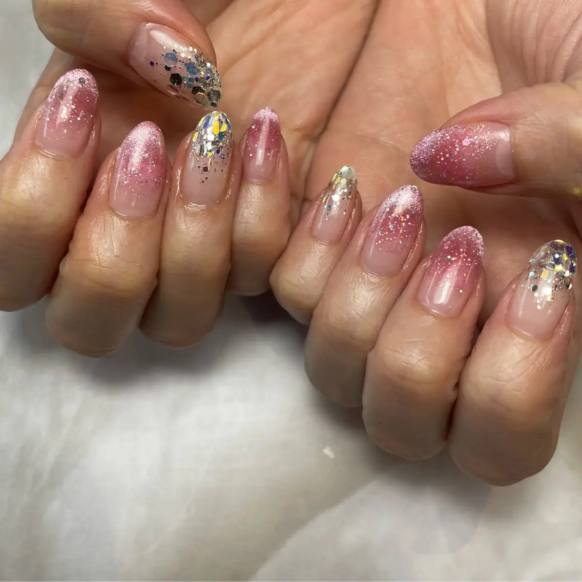 ネイル キラキラネイル ラメ(グリッター) ピンク シルバー シンプルネイル ハンドネイル Reflection marikoのネイルデザイン