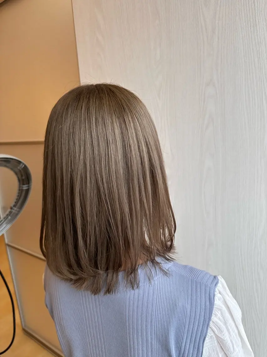 ミディアム カラー ベージュカラー 透明感カラー ミルクティーベージュ レイヤーカット ☁️tajika marilyn☁️のヘアスタイル