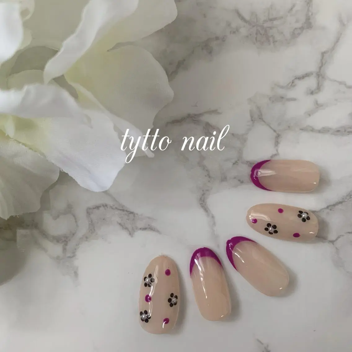 ネイル フラワーネイル フレンチネイル ホログラムネイル 韓国ネイル 春ネイル ハンドネイル tytto nail ❤︎‪‪eri‪‪のネイルデザイン