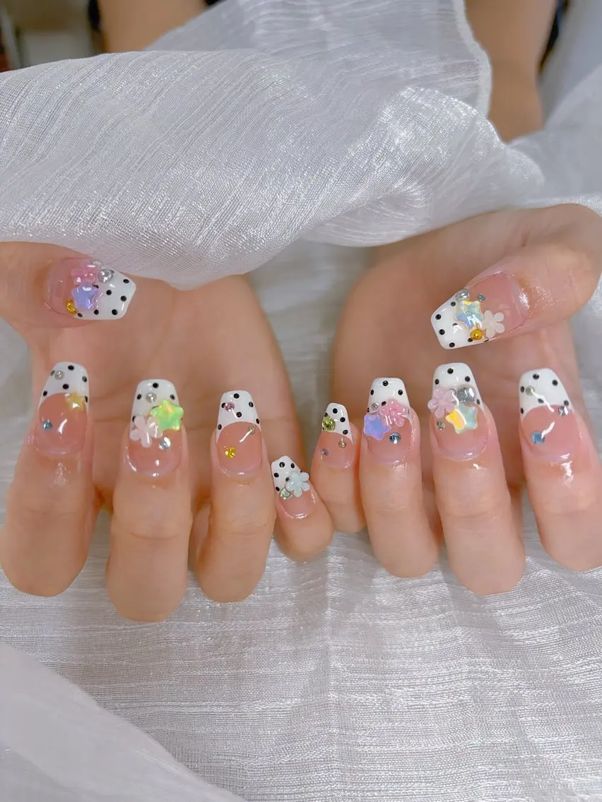 ミディアム ハンドネイル 501 naillのネイルデザイン