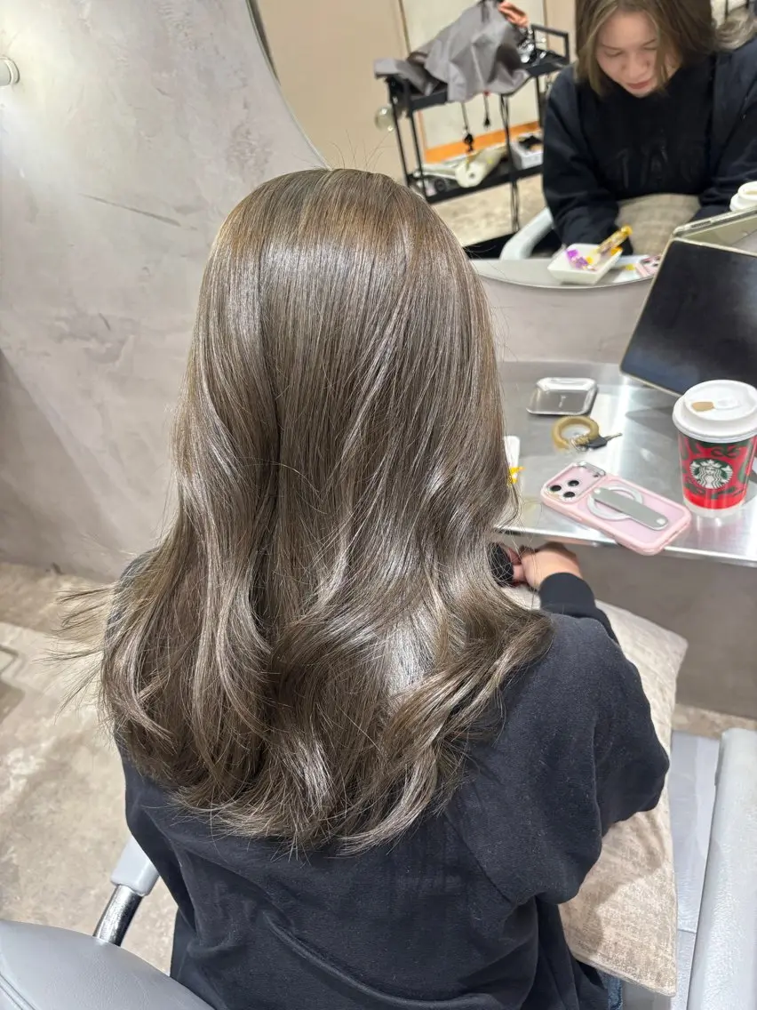 ロング カット ヘアカラー コトネ🫧 韓国風レイヤーカットのヘアスタイル