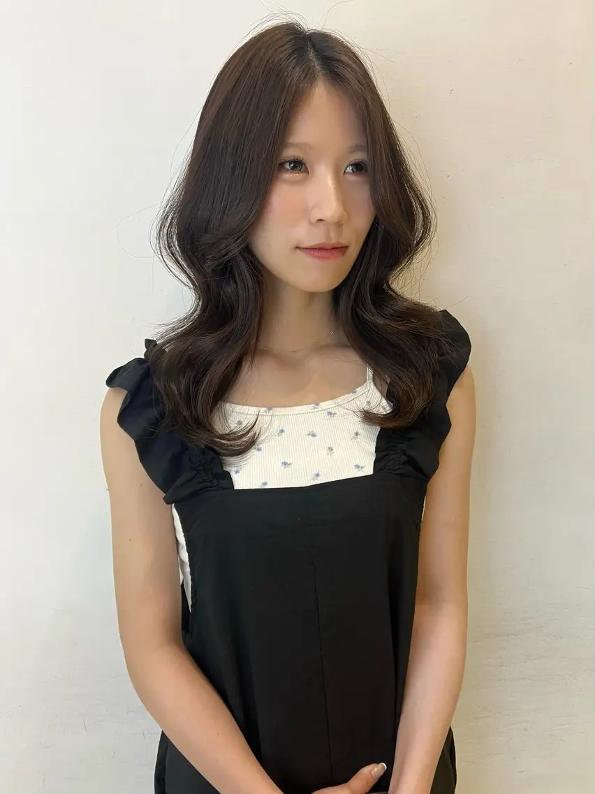 セミロング レイヤーカット 'AXIS 栄 Konomiのヘアスタイル