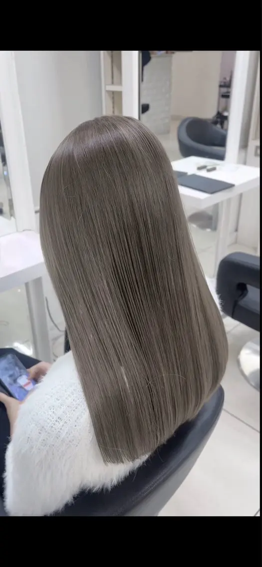 ロング カラー グレージュ アイスグレージュ カット ヘアカラー トリートメント ヘッドスパ 透明感【カラー支持率 No.1】リノ🪐のヘアスタイル