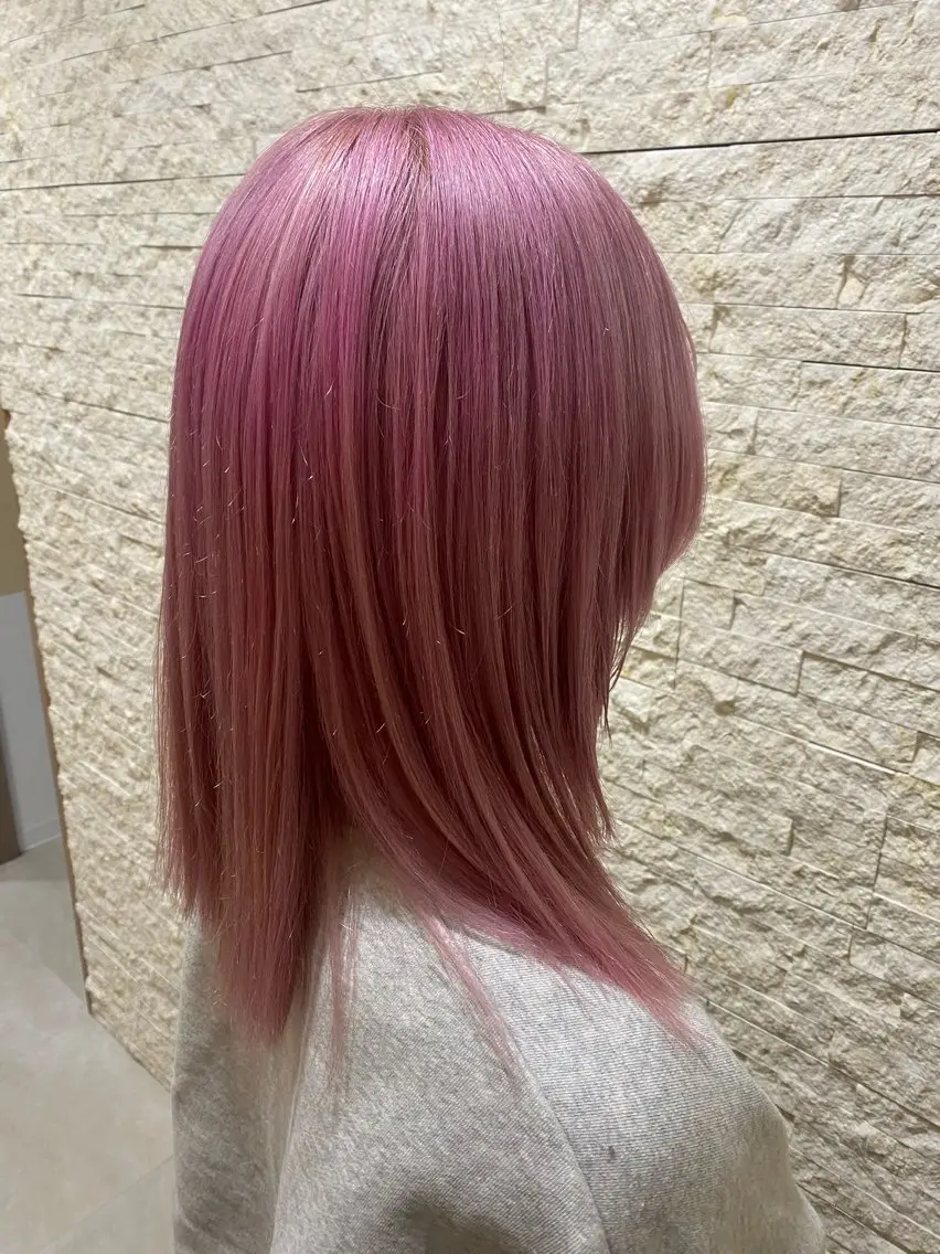 セミロング カラー ブリーチ ピンクカラー ヘアカラー ハイトーン/推しカラ ー⛓💜ゆららのヘアスタイル