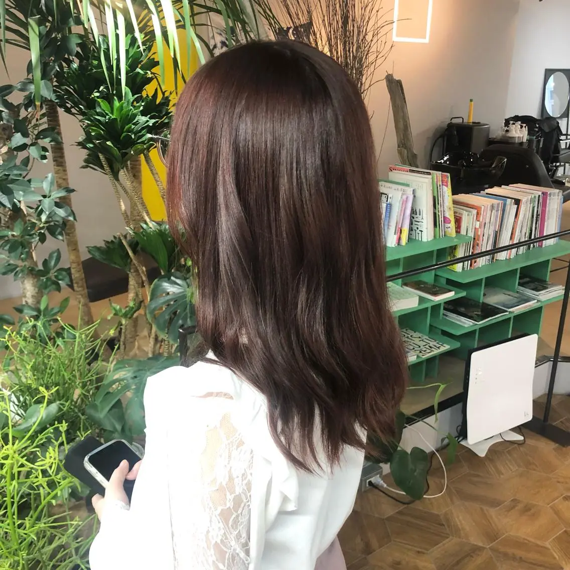 セミロング カラー ヘアカラー トリートメント 透明感カラー レイヤー亀井唯登のヘアスタイル