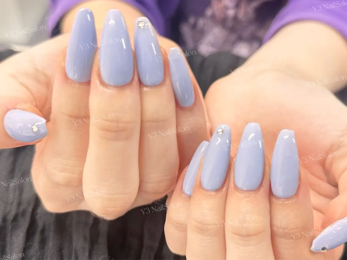 ネイル ブルー グラデーション ラメ(グリッター) ラメグラデーション オフィスネイル ハンドネイル Y3 NailSalonのネイルデザイン