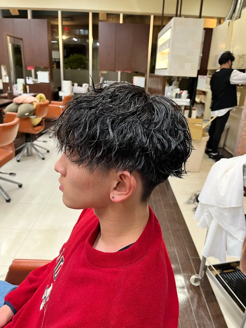 ショート パーマ メンズ マッシュ メンズパーマ 刈り上げ 波巻きパーマ スパイラルパーマ 🧊メンズ特化🧊 高木航希のヘアスタイル